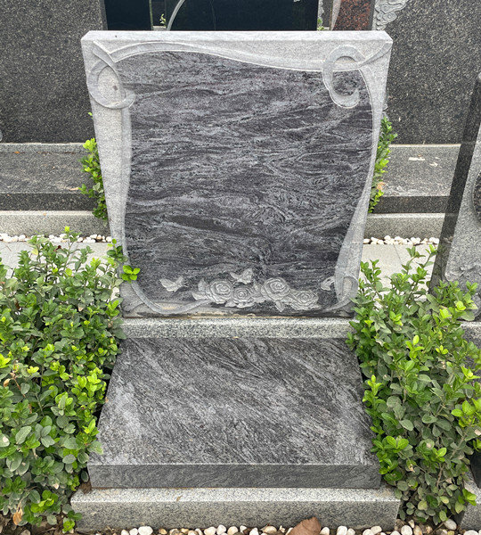永安陵园立碑