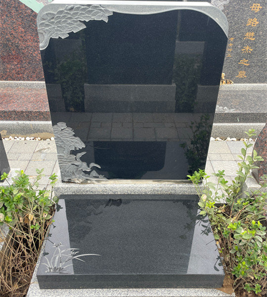 永安陵园立碑