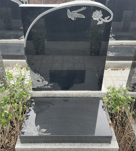 永安陵园立碑