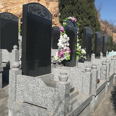 天山陵园立碑