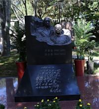 八宝山革命公墓立碑